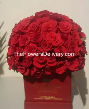 Valentine Flower Box in Pakistan - TheFlowersDelivery.com