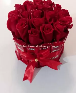 Duo of Red Rose and KitKat-Flowers and chocolates bundle- Charming flowers with chocolates- Perfect duo: flowers and chocolates-send love with flowers and chocolates-Floral elegance and chocolates-Flowers and chocolates for delivery-Luxurious flowers and exquisite chocolates-TFD Pakistan-theflowerdelivery.com