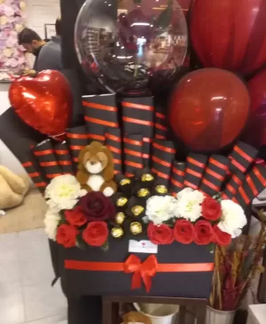 Valentine's Day Flower Gift Box Lahore - TFD Pakistan