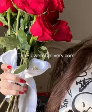 Same Day Red Rose Delivery Pakistan - TheFlowersDelivery.com