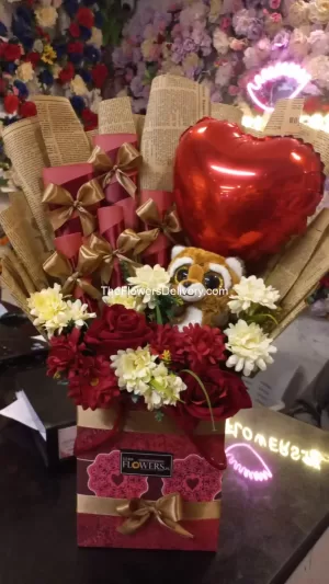 Flowers Gift Box Delivery Karachi -TheFlowersDelivery.com