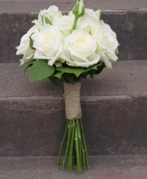 Sympathy Roses Delivery to Lahore - TheFlowersDelivery.com