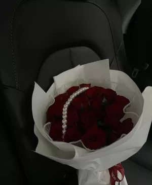 Valentine Day Flowers in Lahore - TheFlowersDelivery.com