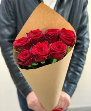 Send Valentine’s Day Flowers Pakistan - TheFlowersDelivery.com