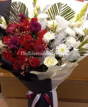 Flower Bouquet for Valentine's Day in Lahore - TheFlowersDelivery.com