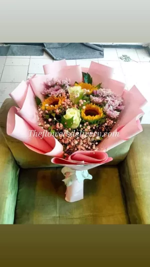 Valentine Flowers Gift to Pakistan - TheFlowersDelivery.com