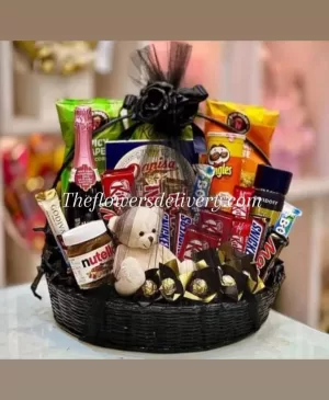 Gift Basket for Valentine - TheFlowersDelivery.com